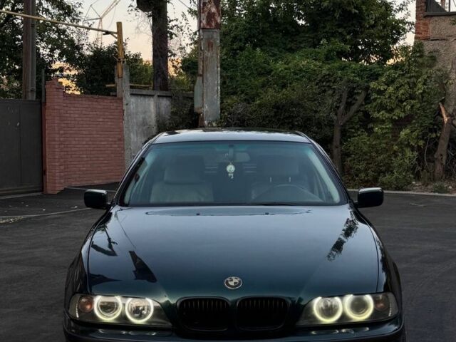 Зеленый БМВ 5 Серия, объемом двигателя 2 л и пробегом 450 тыс. км за 3800 $, фото 1 на Automoto.ua