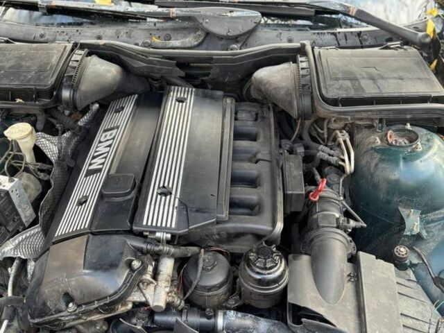 Зелений БМВ 5 Серія, об'ємом двигуна 2 л та пробігом 300 тис. км за 4600 $, фото 13 на Automoto.ua