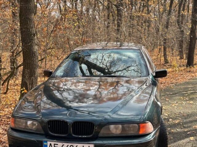 Зелений БМВ 5 Серія, об'ємом двигуна 2 л та пробігом 300 тис. км за 4600 $, фото 1 на Automoto.ua