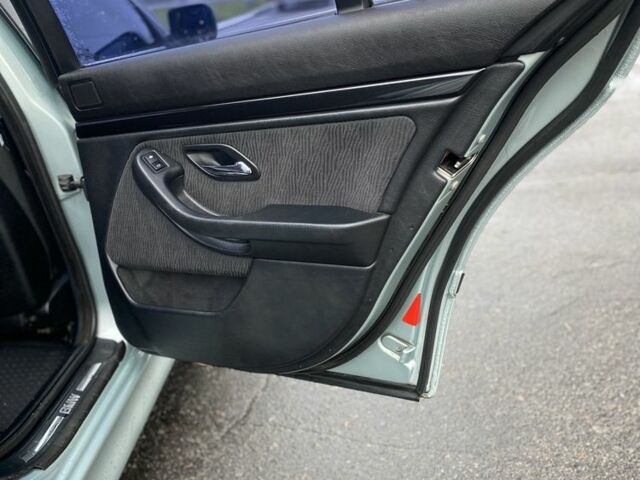 Зеленый БМВ 5 Серия, объемом двигателя 2 л и пробегом 260 тыс. км за 5600 $, фото 14 на Automoto.ua