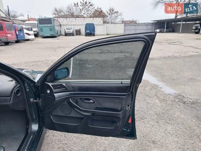 Зелений БМВ 5 Серія, об'ємом двигуна 1.99 л та пробігом 247 тис. км за 3600 $, фото 17 на Automoto.ua