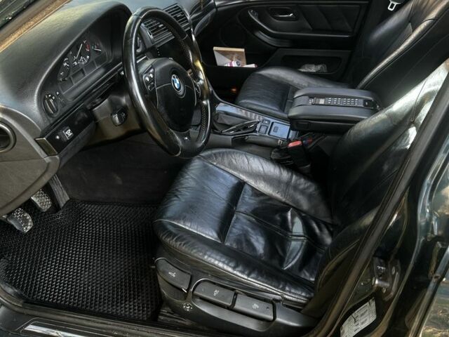 Зелений БМВ 5 Серія, об'ємом двигуна 2 л та пробігом 557 тис. км за 3000 $, фото 3 на Automoto.ua