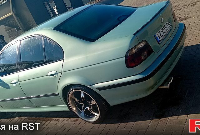 Зеленый БМВ 5 Серия, объемом двигателя 2 л и пробегом 425 тыс. км за 4500 $, фото 5 на Automoto.ua