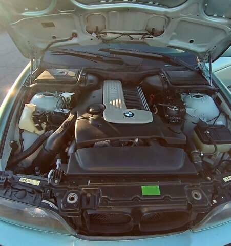 Зеленый БМВ 5 Серия, объемом двигателя 3 л и пробегом 300 тыс. км за 5300 $, фото 3 на Automoto.ua