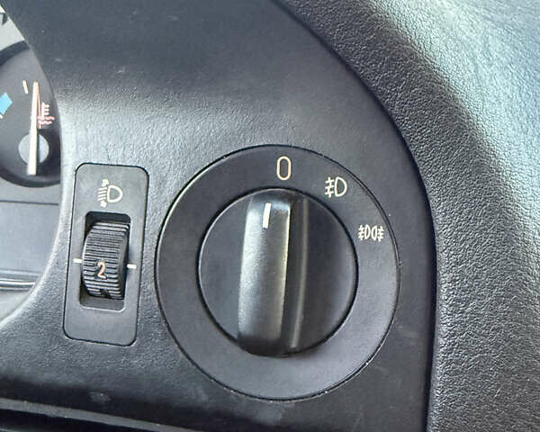 Зелений БМВ 5 Серія, об'ємом двигуна 3 л та пробігом 353 тис. км за 5600 $, фото 12 на Automoto.ua