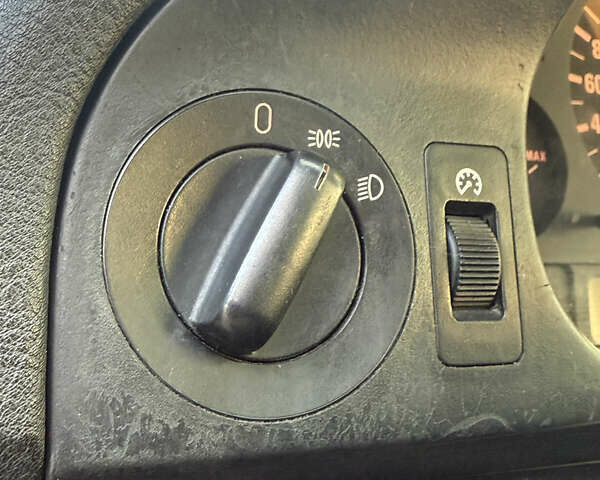 Зелений БМВ 5 Серія, об'ємом двигуна 3 л та пробігом 353 тис. км за 5600 $, фото 11 на Automoto.ua