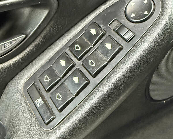 Зелений БМВ 5 Серія, об'ємом двигуна 3 л та пробігом 353 тис. км за 5600 $, фото 10 на Automoto.ua