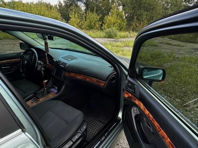 Зеленый БМВ 5 Серия, объемом двигателя 2 л и пробегом 451 тыс. км за 5000 $, фото 17 на Automoto.ua