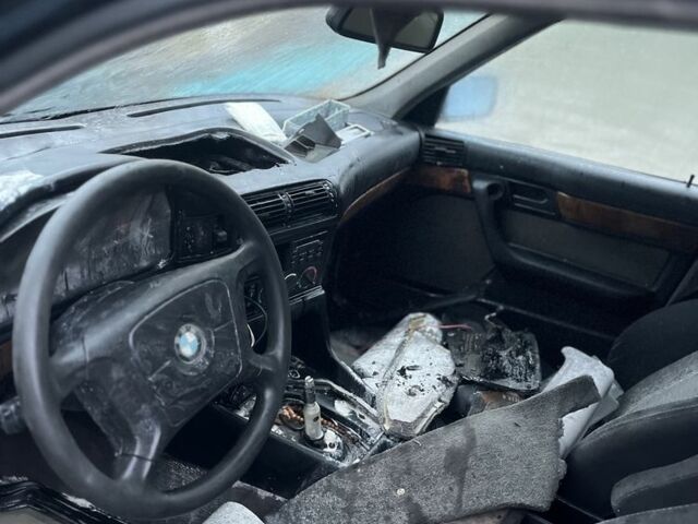 Зеленый БМВ 5 Серия, объемом двигателя 2 л и пробегом 400 тыс. км за 1950 $, фото 12 на Automoto.ua