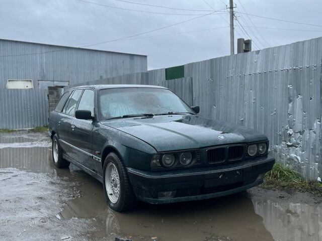 Зеленый БМВ 5 Серия, объемом двигателя 2 л и пробегом 400 тыс. км за 1950 $, фото 4 на Automoto.ua