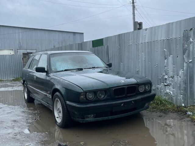 Зеленый БМВ 5 Серия, объемом двигателя 2 л и пробегом 400 тыс. км за 1950 $, фото 3 на Automoto.ua