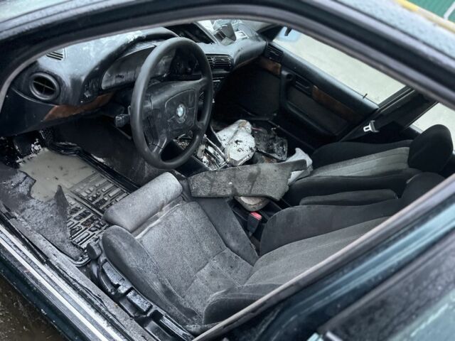 Зеленый БМВ 5 Серия, объемом двигателя 2 л и пробегом 400 тыс. км за 1950 $, фото 9 на Automoto.ua