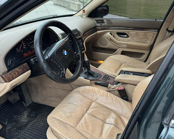 Зеленый БМВ 5 Серия, объемом двигателя 2.5 л и пробегом 326 тыс. км за 4400 $, фото 17 на Automoto.ua