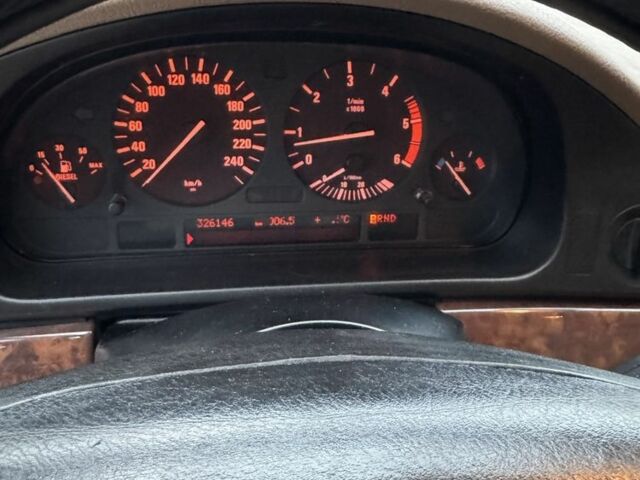 Зеленый БМВ 5 Серия, объемом двигателя 2.5 л и пробегом 326 тыс. км за 4400 $, фото 12 на Automoto.ua