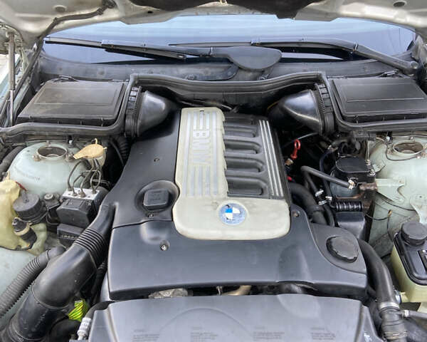 Зелений БМВ 5 Серія, об'ємом двигуна 2.93 л та пробігом 392 тис. км за 3000 $, фото 38 на Automoto.ua