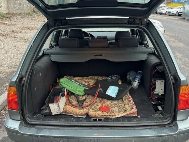 Зеленый БМВ 5 Серия, объемом двигателя 2.5 л и пробегом 400 тыс. км за 2400 $, фото 7 на Automoto.ua