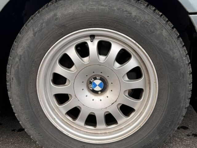 Зеленый БМВ 5 Серия, объемом двигателя 2.5 л и пробегом 400 тыс. км за 2400 $, фото 4 на Automoto.ua