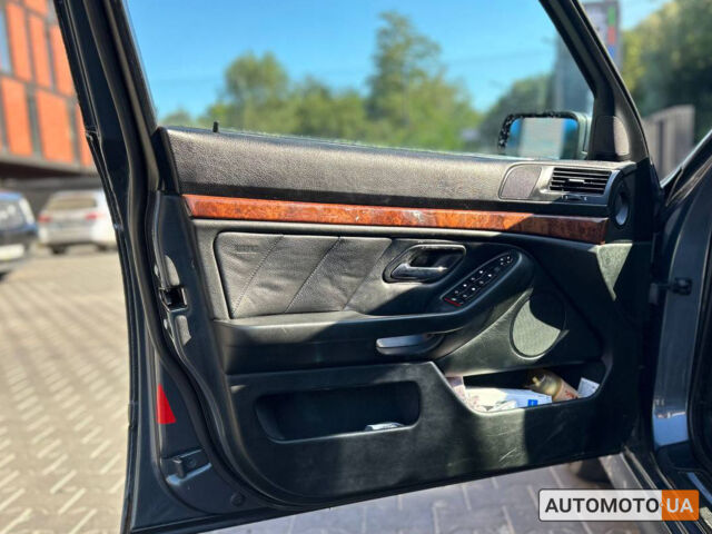 Черный БМВ 530, объемом двигателя 3 л и пробегом 320 тыс. км за 5600 $, фото 6 на Automoto.ua