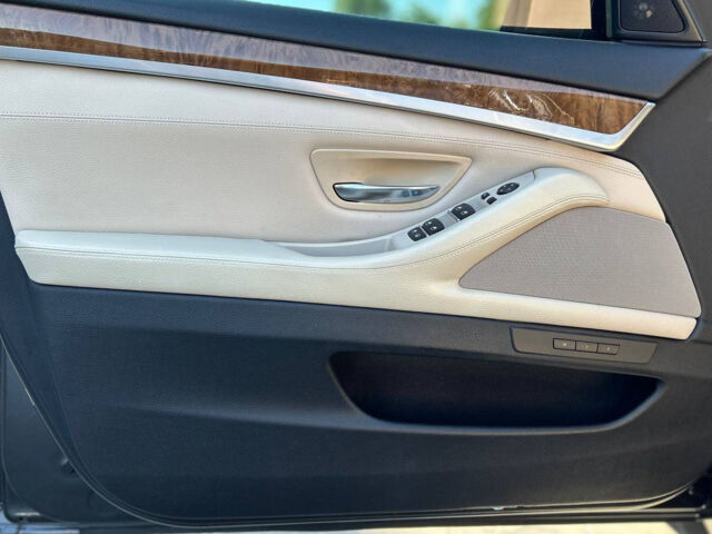 Сірий БМВ 535, об'ємом двигуна 3 л та пробігом 250 тис. км за 15450 $, фото 6 на Automoto.ua