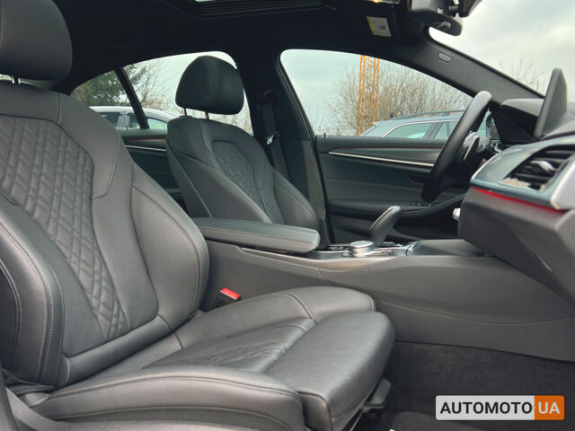 Серый БМВ 540, объемом двигателя 3 л и пробегом 25 тыс. км за 51800 $, фото 11 на Automoto.ua