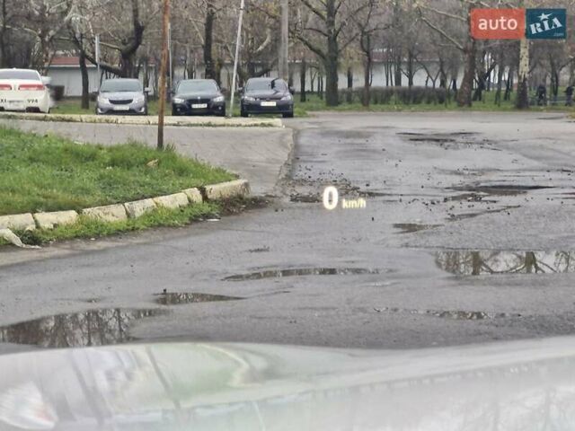 Белый БМВ 6 Серия, объемом двигателя 3 л и пробегом 206 тыс. км за 21999 $, фото 34 на Automoto.ua