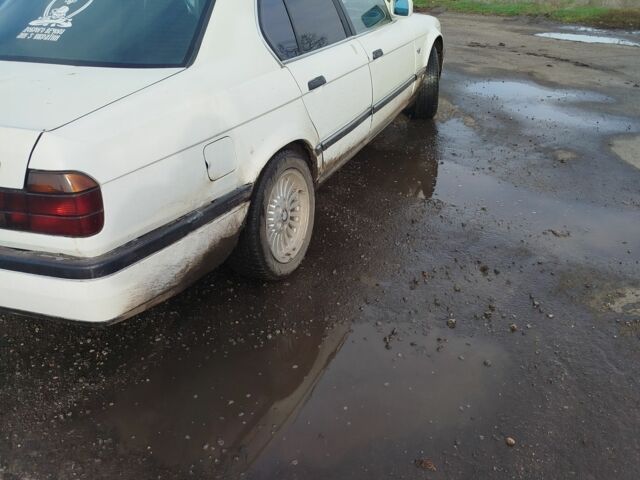 Белый БМВ 7 Серия, объемом двигателя 3 л и пробегом 298 тыс. км за 1800 $, фото 3 на Automoto.ua