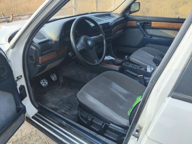 Белый БМВ 7 Серия, объемом двигателя 3 л и пробегом 527 тыс. км за 1653 $, фото 1 на Automoto.ua