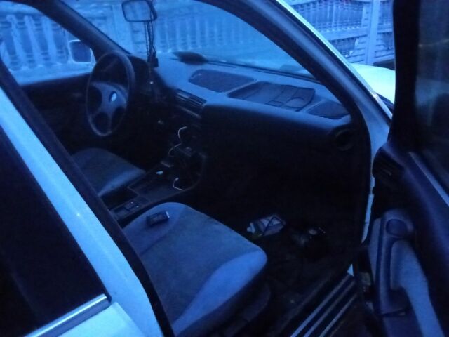 Белый БМВ 7 Серия, объемом двигателя 2 л и пробегом 333 тыс. км за 1420 $, фото 2 на Automoto.ua