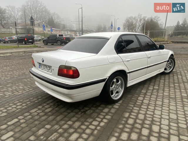 Белый БМВ 7 Серия, объемом двигателя 2.99 л и пробегом 400 тыс. км за 3300 $, фото 5 на Automoto.ua