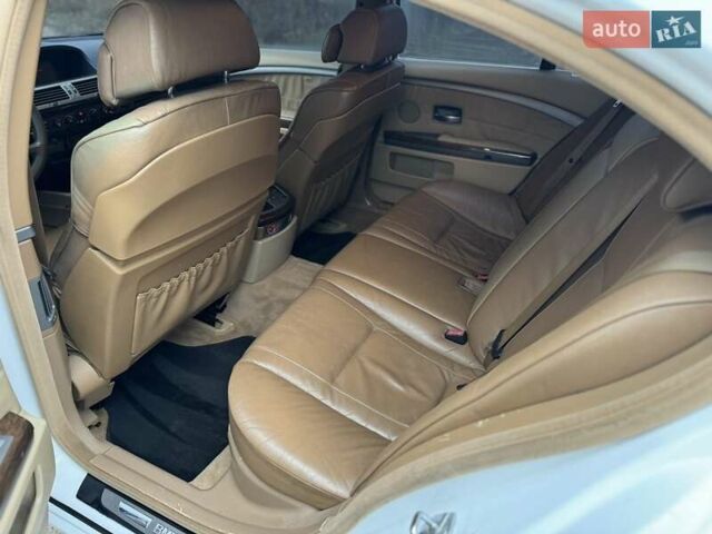 Белый БМВ 7 Серия, объемом двигателя 4.4 л и пробегом 317 тыс. км за 4499 $, фото 10 на Automoto.ua