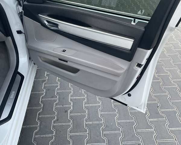 Білий БМВ 7 Серія, об'ємом двигуна 2.99 л та пробігом 320 тис. км за 14199 $, фото 9 на Automoto.ua