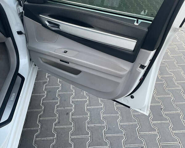 Белый БМВ 7 Серия, объемом двигателя 2.99 л и пробегом 320 тыс. км за 13000 $, фото 5 на Automoto.ua