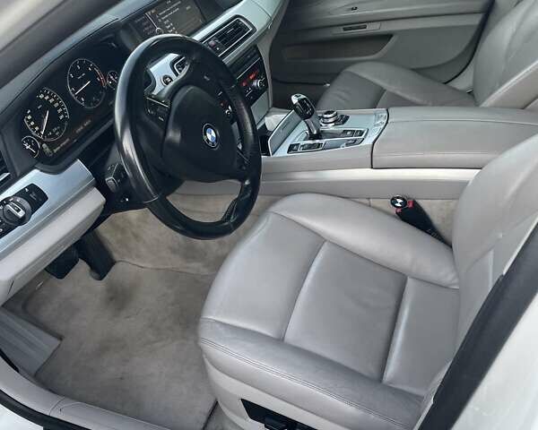 Білий БМВ 7 Серія, об'ємом двигуна 2.99 л та пробігом 320 тис. км за 14199 $, фото 12 на Automoto.ua