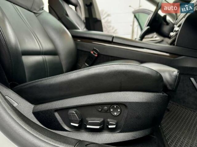 Білий БМВ 7 Серія, об'ємом двигуна 3 л та пробігом 133 тис. км за 12500 $, фото 51 на Automoto.ua