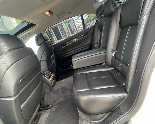 Белый БМВ 7 Серия, объемом двигателя 4.39 л и пробегом 231 тыс. км за 17700 $, фото 14 на Automoto.ua