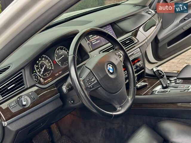 Білий БМВ 7 Серія, об'ємом двигуна 3 л та пробігом 133 тис. км за 12500 $, фото 31 на Automoto.ua