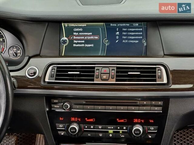 Білий БМВ 7 Серія, об'ємом двигуна 3 л та пробігом 133 тис. км за 12500 $, фото 45 на Automoto.ua