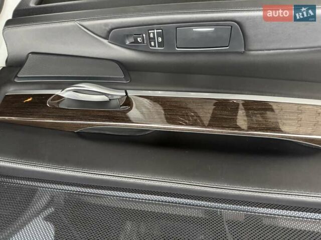 Білий БМВ 7 Серія, об'ємом двигуна 3 л та пробігом 133 тис. км за 12500 $, фото 38 на Automoto.ua