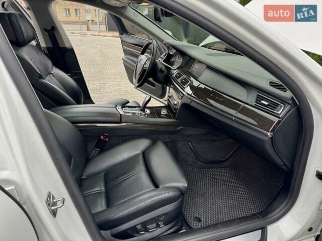 Білий БМВ 7 Серія, об'ємом двигуна 3 л та пробігом 133 тис. км за 12500 $, фото 50 на Automoto.ua