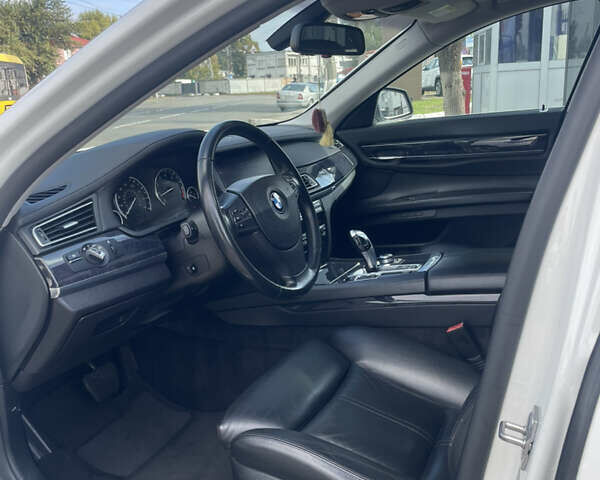 Белый БМВ 7 Серия, объемом двигателя 4.39 л и пробегом 231 тыс. км за 17700 $, фото 8 на Automoto.ua