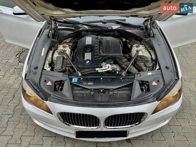 Білий БМВ 7 Серія, об'ємом двигуна 3 л та пробігом 133 тис. км за 12500 $, фото 56 на Automoto.ua