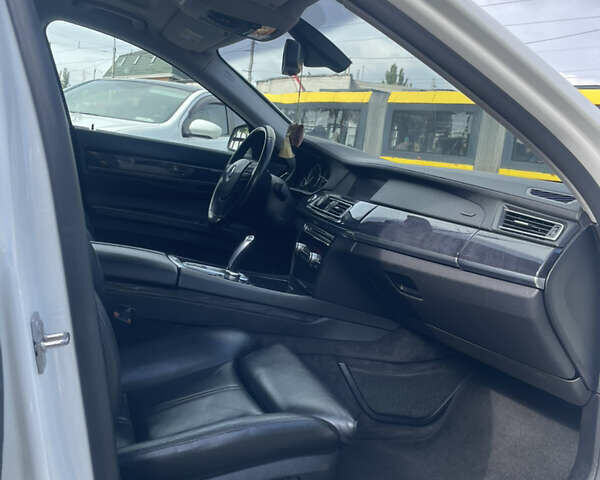 Белый БМВ 7 Серия, объемом двигателя 4.39 л и пробегом 231 тыс. км за 17700 $, фото 10 на Automoto.ua