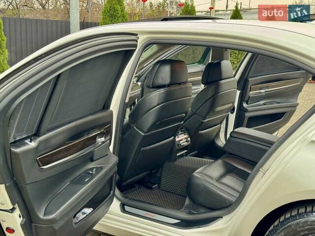 Білий БМВ 7 Серія, об'ємом двигуна 3 л та пробігом 133 тис. км за 12500 $, фото 32 на Automoto.ua