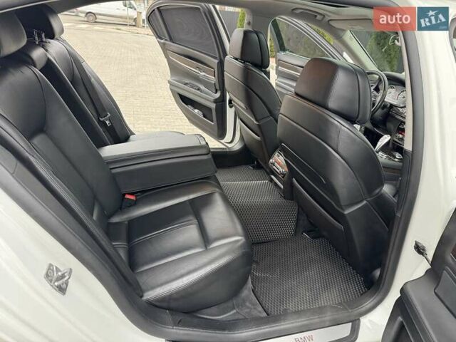 Білий БМВ 7 Серія, об'ємом двигуна 3 л та пробігом 133 тис. км за 12500 $, фото 40 на Automoto.ua