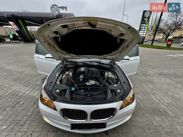 Білий БМВ 7 Серія, об'ємом двигуна 3 л та пробігом 133 тис. км за 12500 $, фото 57 на Automoto.ua
