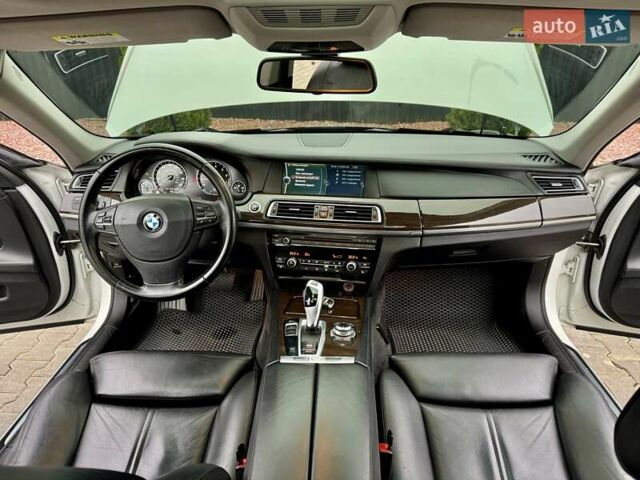 Білий БМВ 7 Серія, об'ємом двигуна 3 л та пробігом 133 тис. км за 12500 $, фото 43 на Automoto.ua