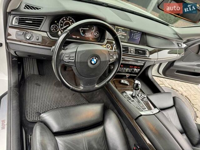 Білий БМВ 7 Серія, об'ємом двигуна 3 л та пробігом 133 тис. км за 12500 $, фото 27 на Automoto.ua