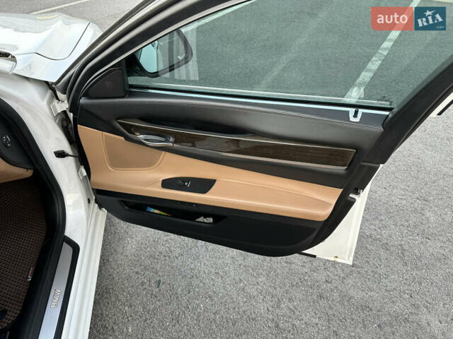 Белый БМВ 7 Серия, объемом двигателя 3 л и пробегом 247 тыс. км за 18000 $, фото 22 на Automoto.ua