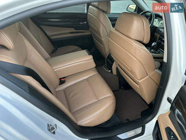 Белый БМВ 7 Серия, объемом двигателя 3 л и пробегом 247 тыс. км за 18000 $, фото 28 на Automoto.ua