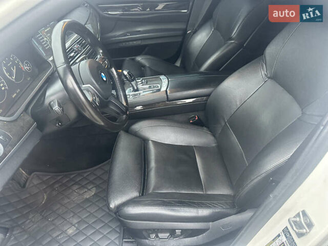 Белый БМВ 7 Серия, объемом двигателя 3 л и пробегом 291 тыс. км за 17500 $, фото 13 на Automoto.ua